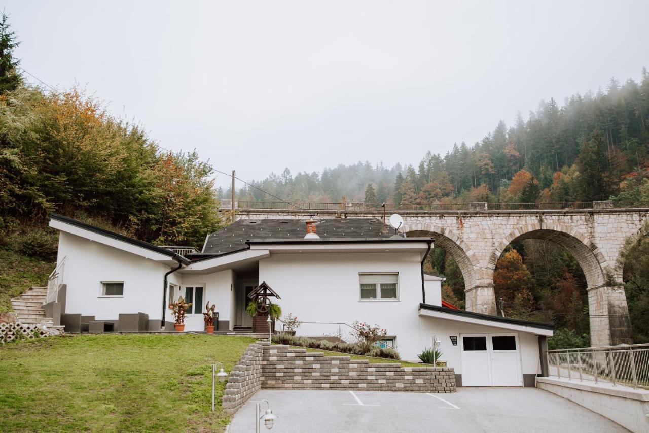 Hotel Gostisce Krivograd Prevalje Esterno foto