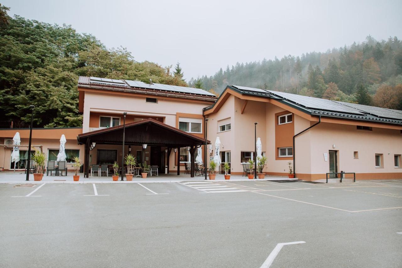 Hotel Gostisce Krivograd Prevalje Esterno foto