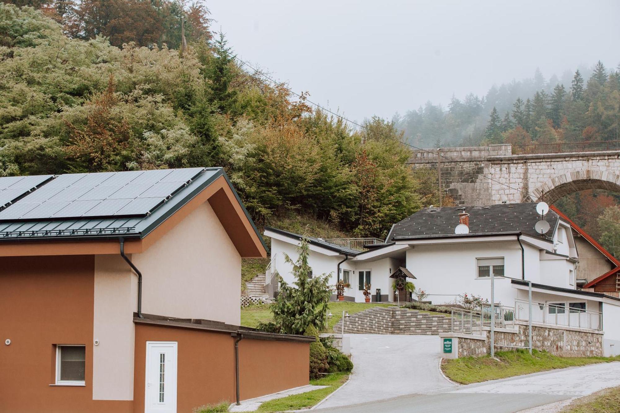 Hotel Gostisce Krivograd Prevalje Esterno foto